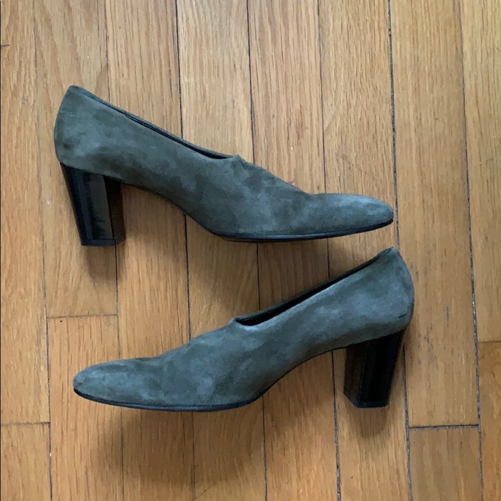 Robert Clergerie gray suede pumps